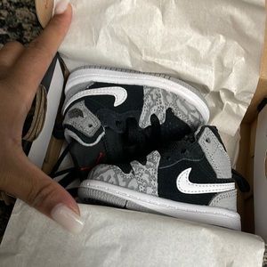 Jordan 1 Mid SE baby 2c
